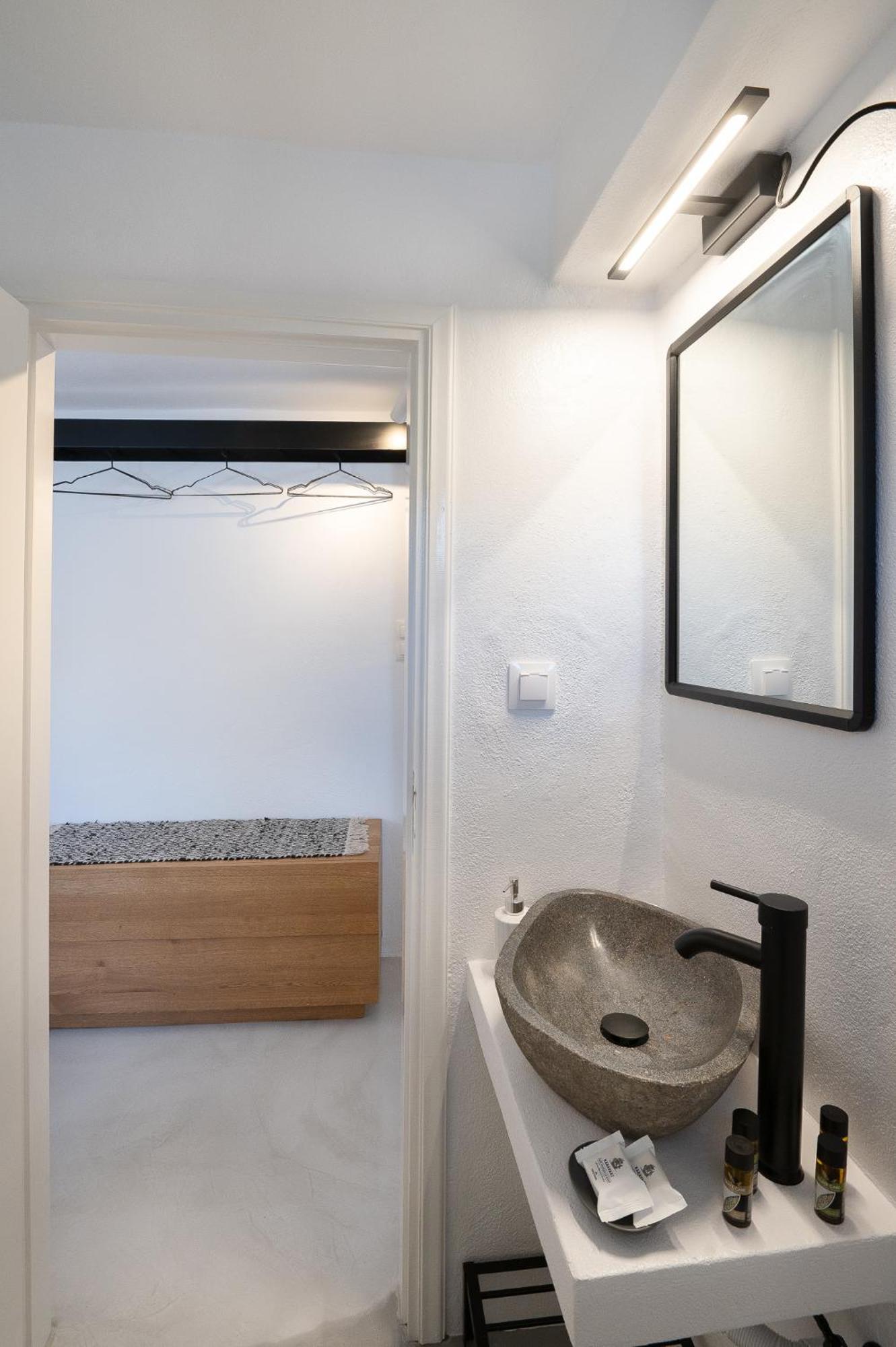 Pouletis Family Apartments - Akroyali Seaview Getaways 칼라마타 외부 사진