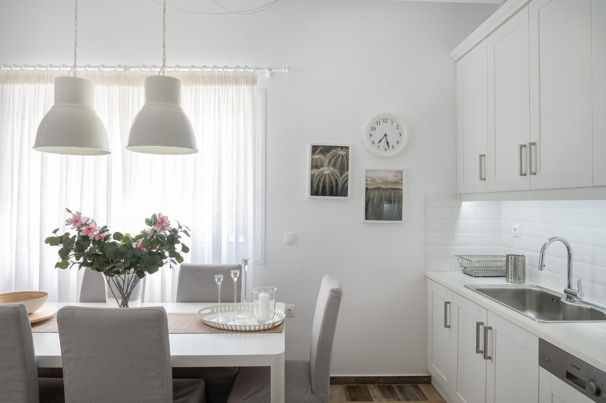 Pouletis Family Apartments - Akroyali Seaview Getaways 칼라마타 외부 사진