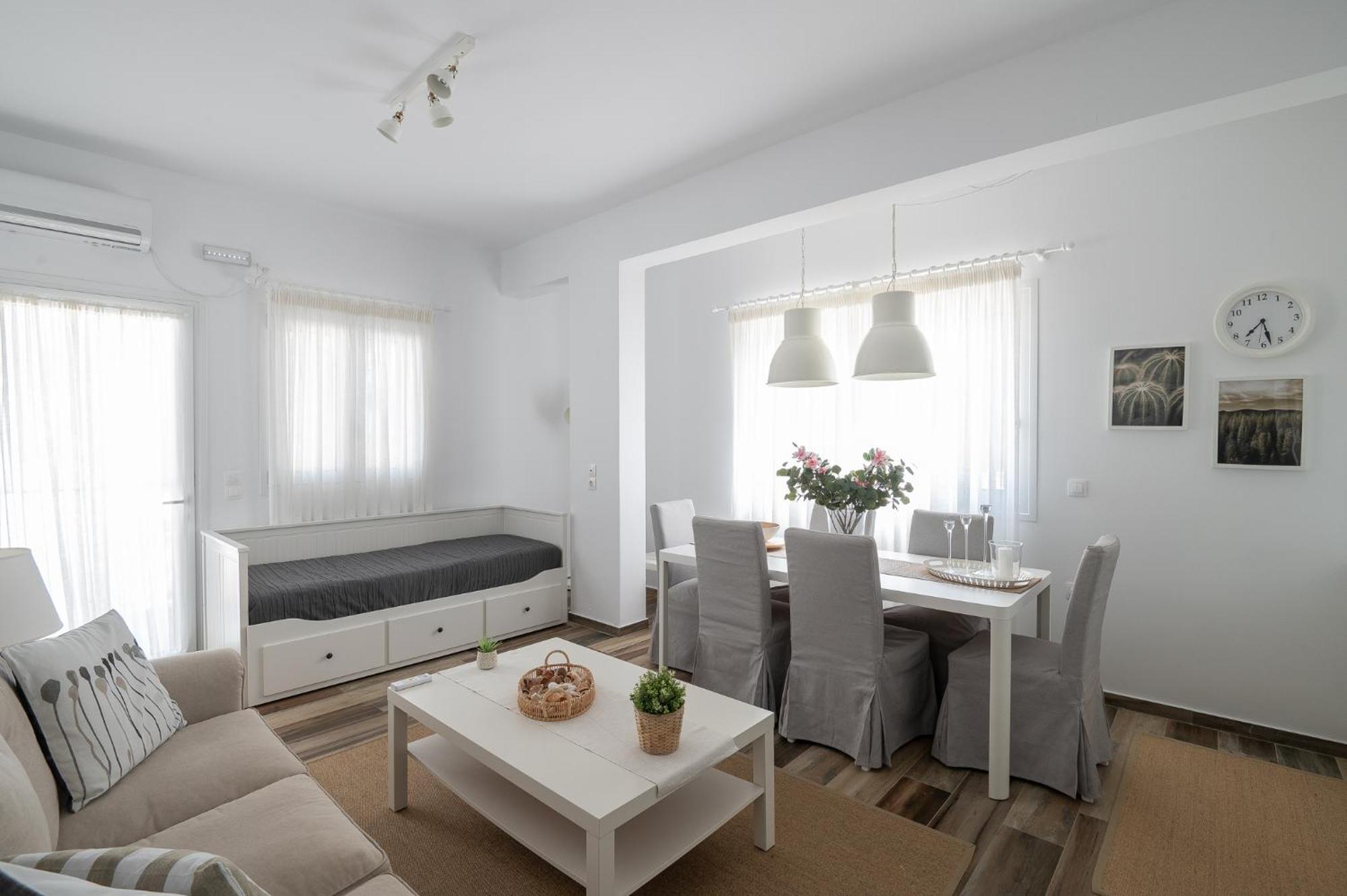 Pouletis Family Apartments - Akroyali Seaview Getaways 칼라마타 외부 사진