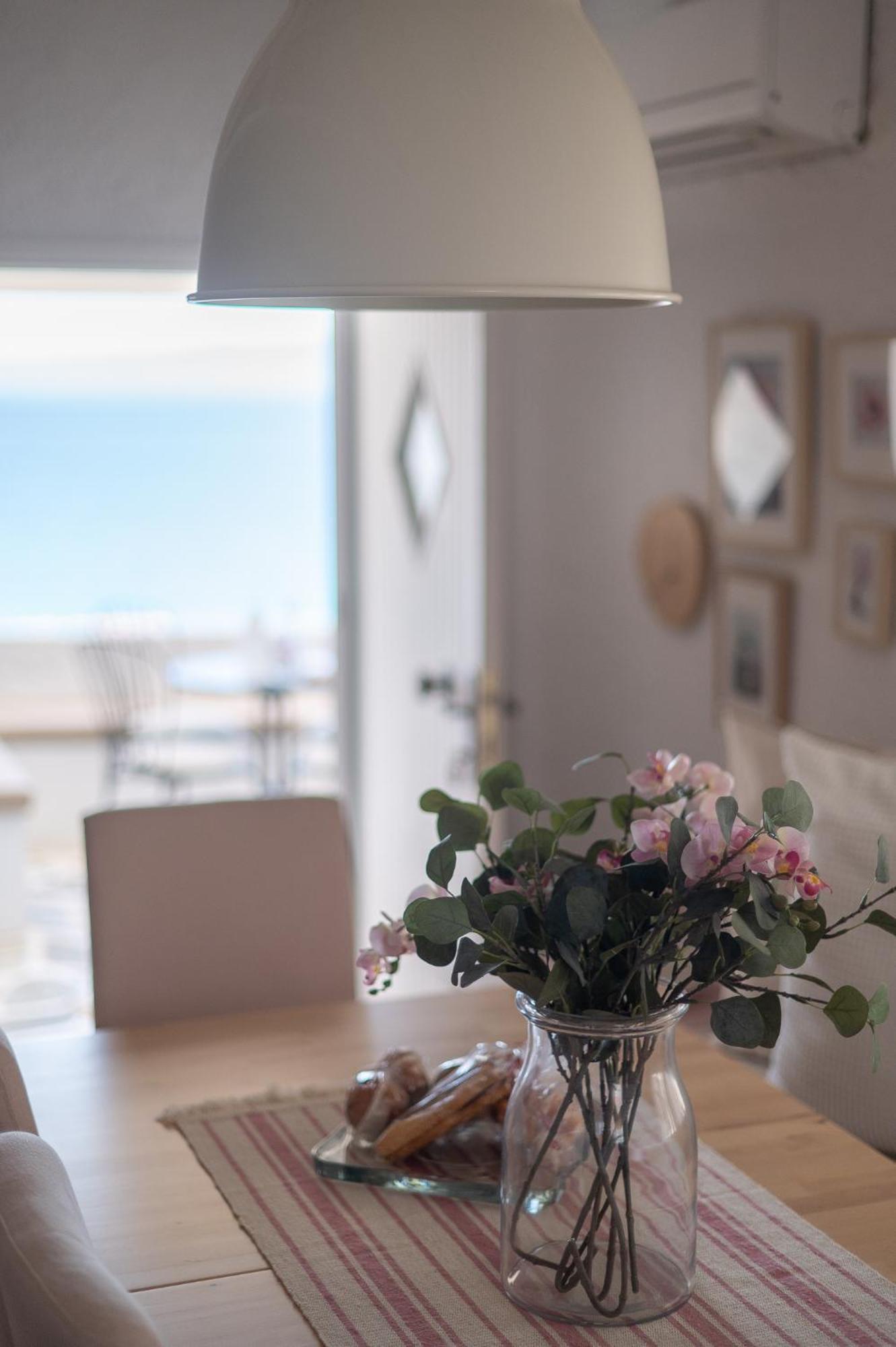 Pouletis Family Apartments - Akroyali Seaview Getaways 칼라마타 외부 사진
