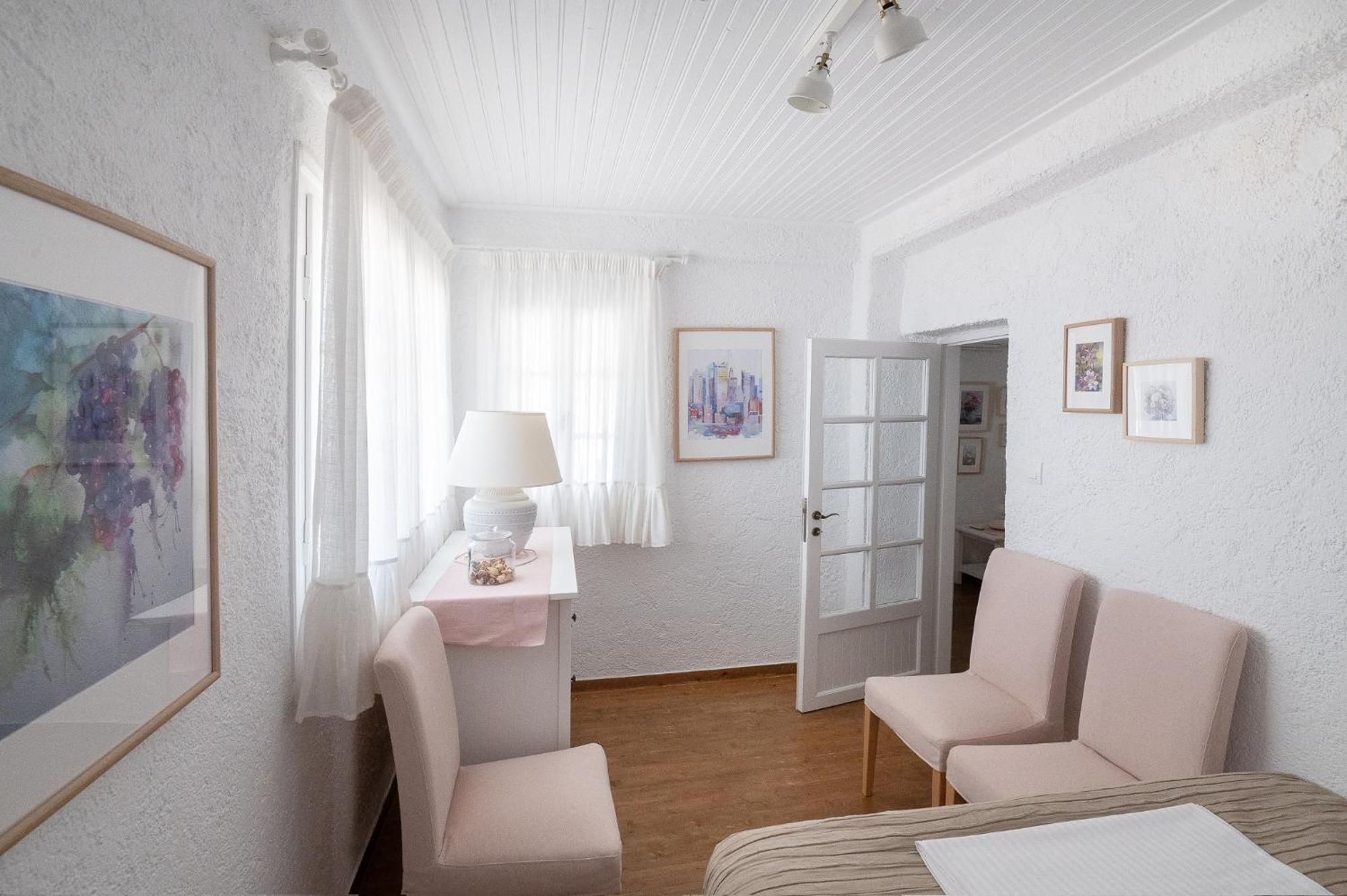 Pouletis Family Apartments - Akroyali Seaview Getaways 칼라마타 외부 사진
