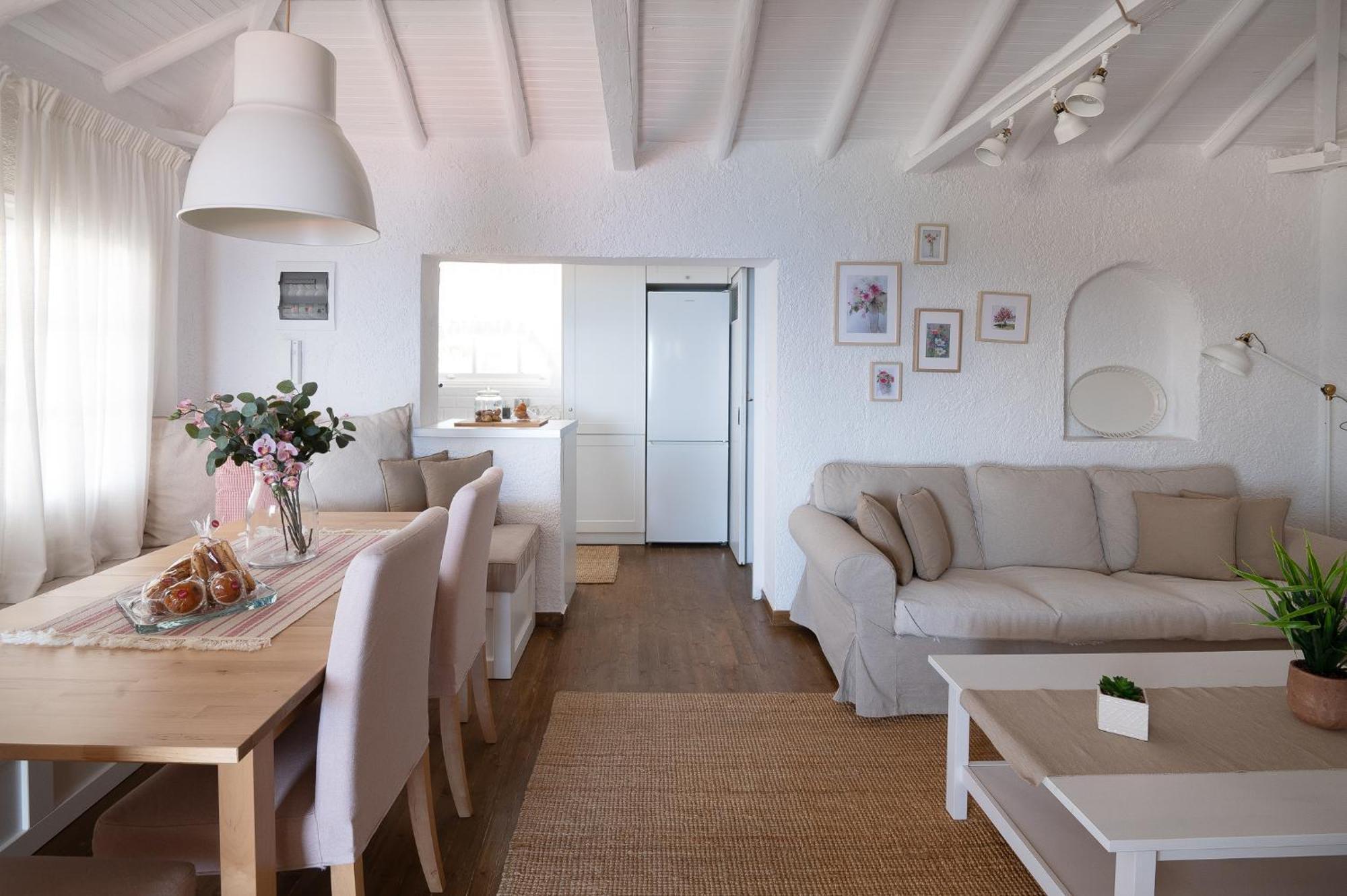 Pouletis Family Apartments - Akroyali Seaview Getaways 칼라마타 외부 사진