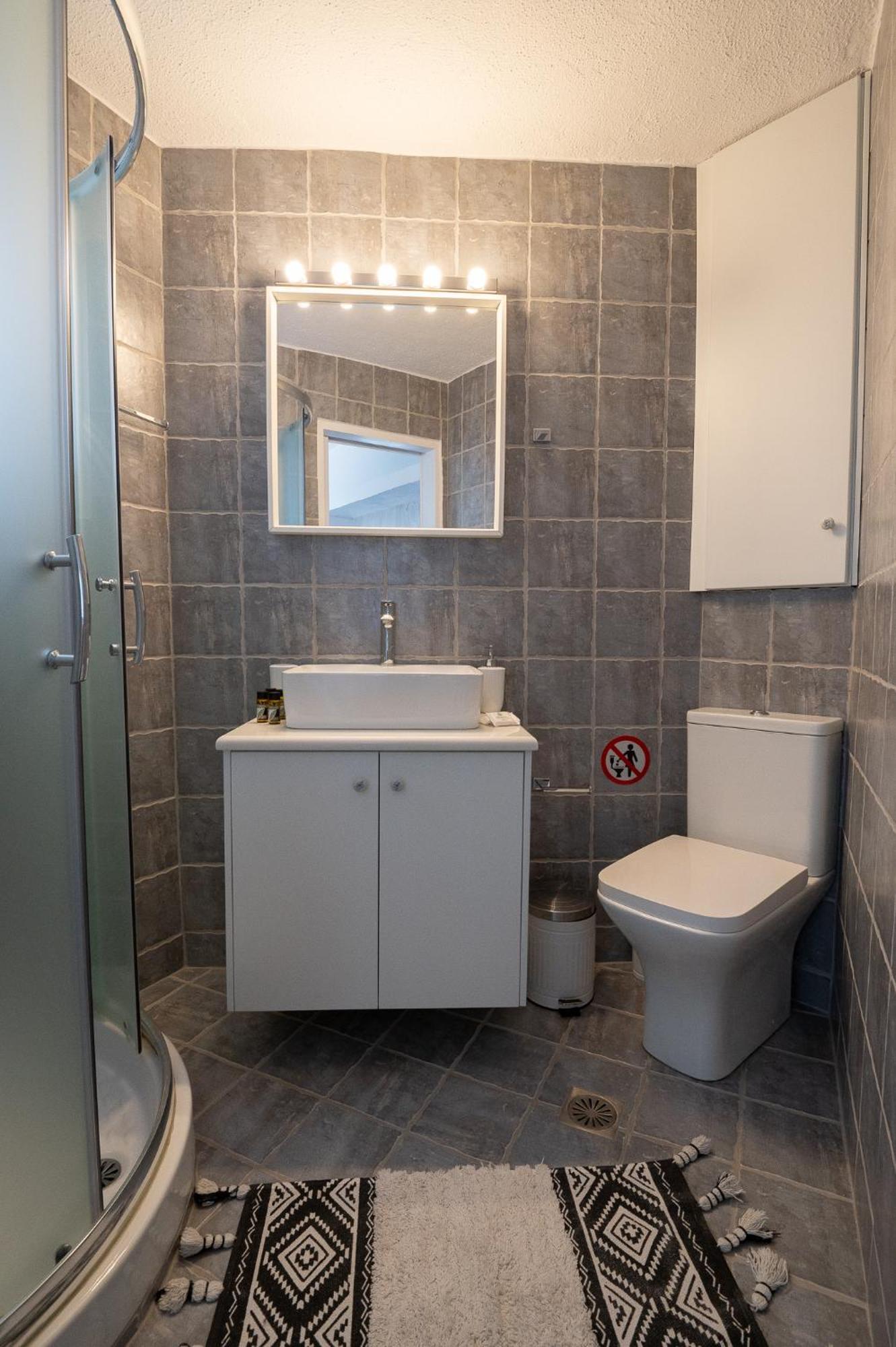 Pouletis Family Apartments - Akroyali Seaview Getaways 칼라마타 외부 사진