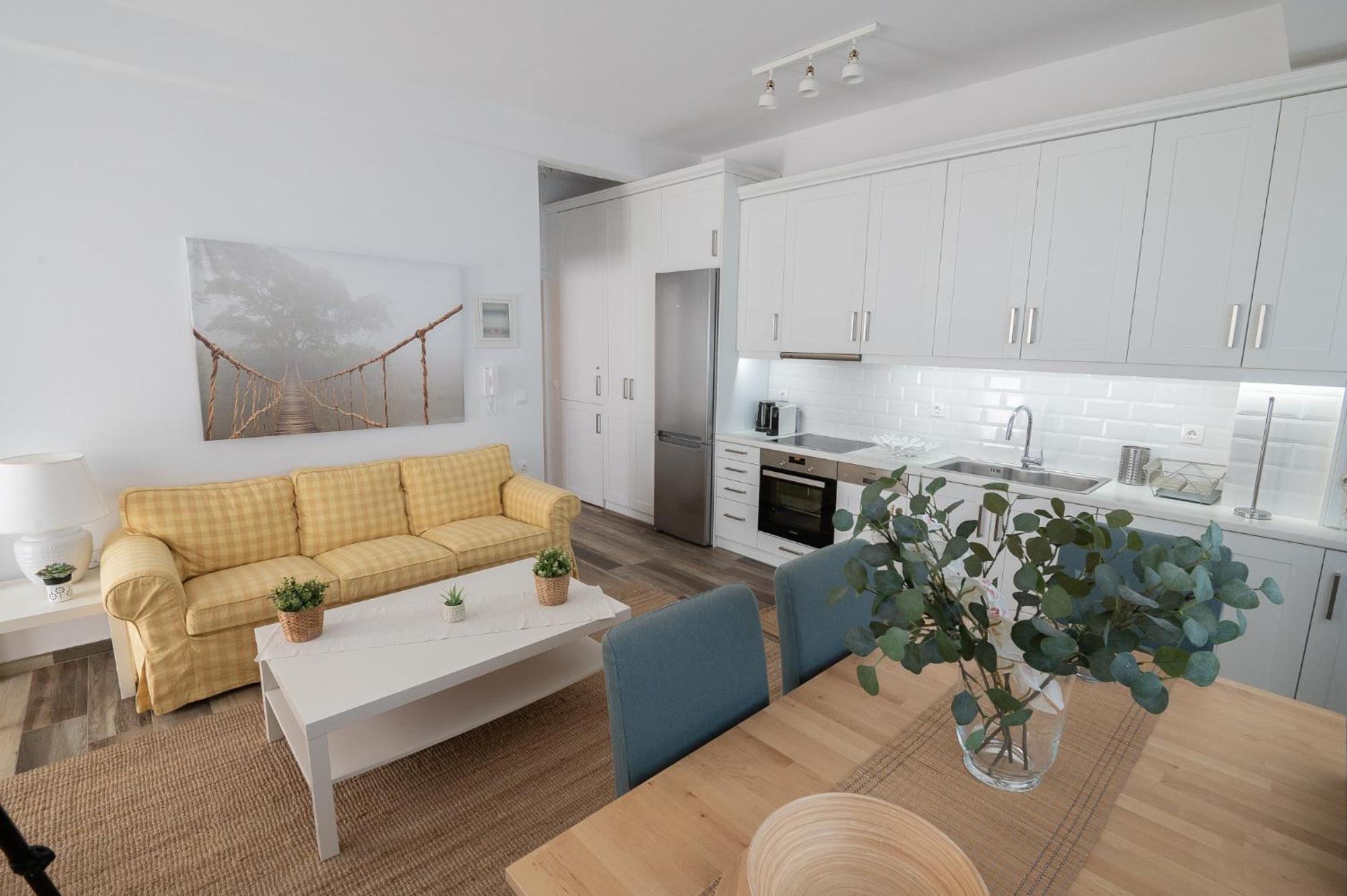 Pouletis Family Apartments - Akroyali Seaview Getaways 칼라마타 객실 사진