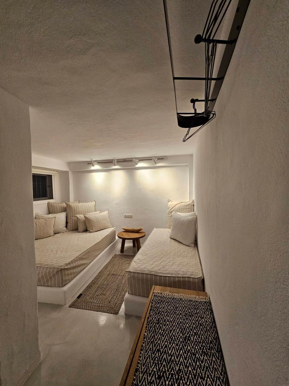 Pouletis Family Apartments - Akroyali Seaview Getaways 칼라마타 외부 사진
