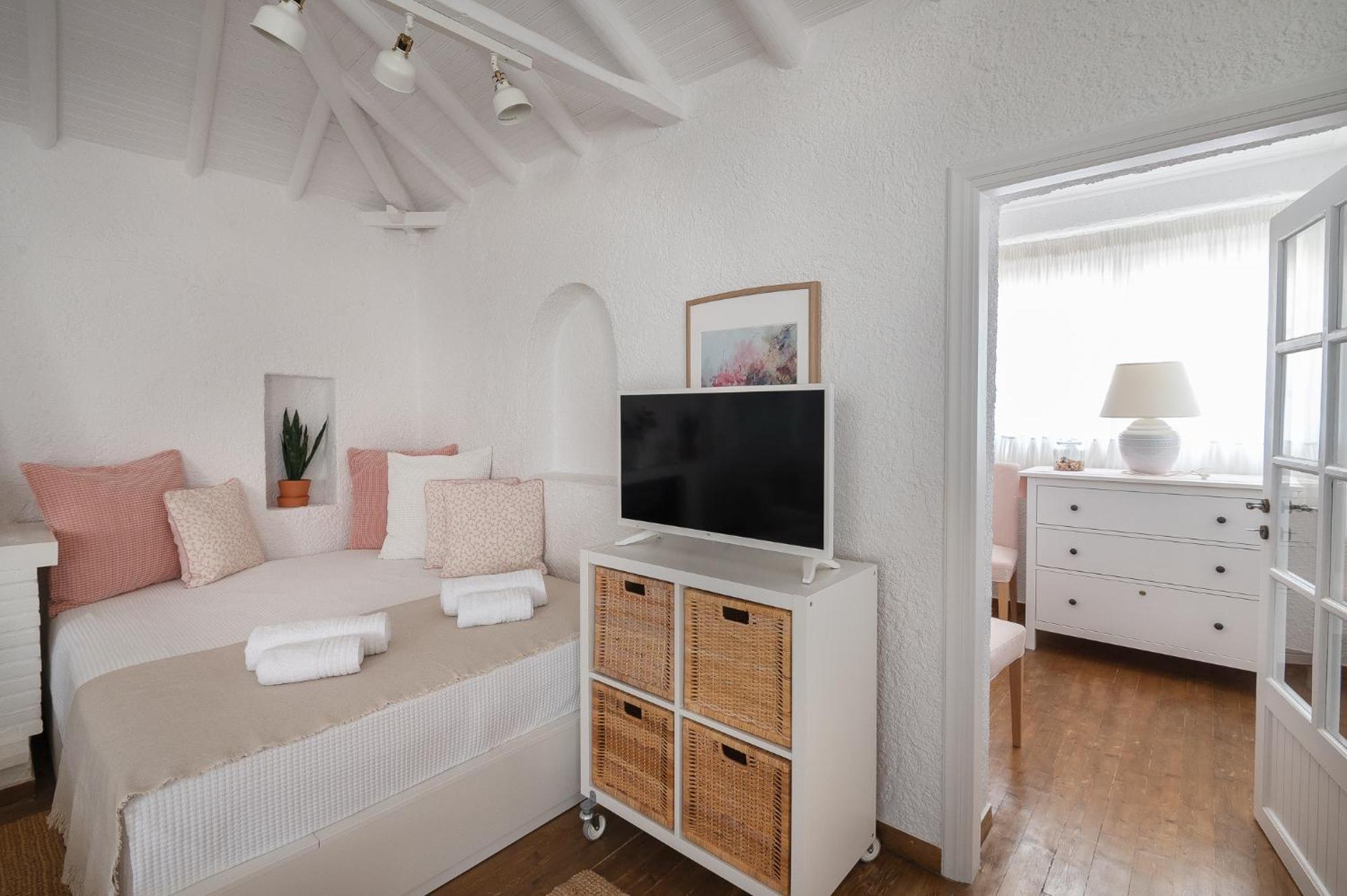 Pouletis Family Apartments - Akroyali Seaview Getaways 칼라마타 객실 사진